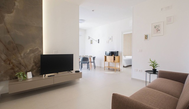 ARQO Apartments - Spacious Apartment with 2 Bathrooms and Courtyard View