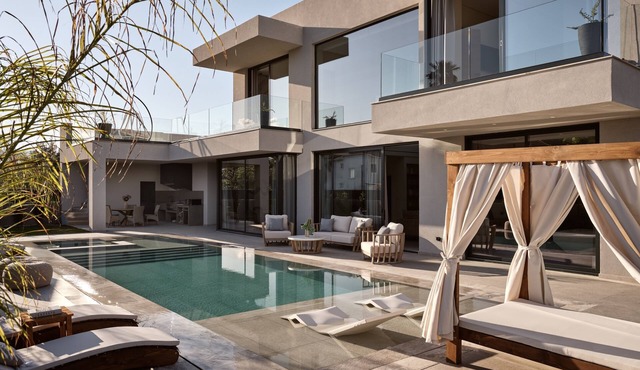 Avascanto Villa, An Architectural Gem with Pool