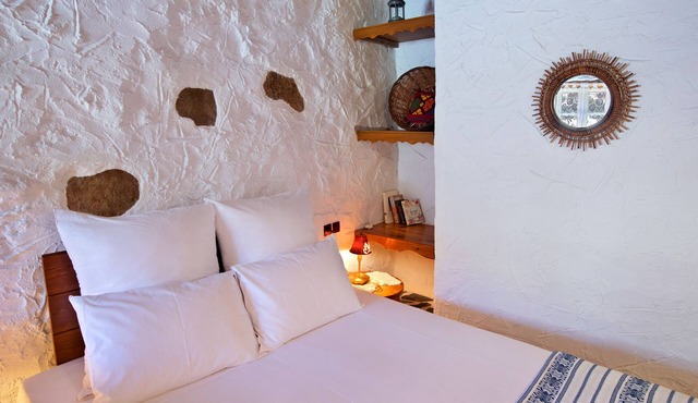 "Bamboo" 300 years old cottage "Natura cottages private garden for nature lovers