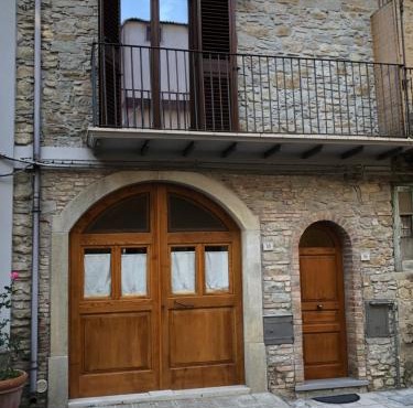 Basicò un balcone sul mare-Casa I CARRUGGI- Case vacanza Sicilia&Toscana- in Basicò