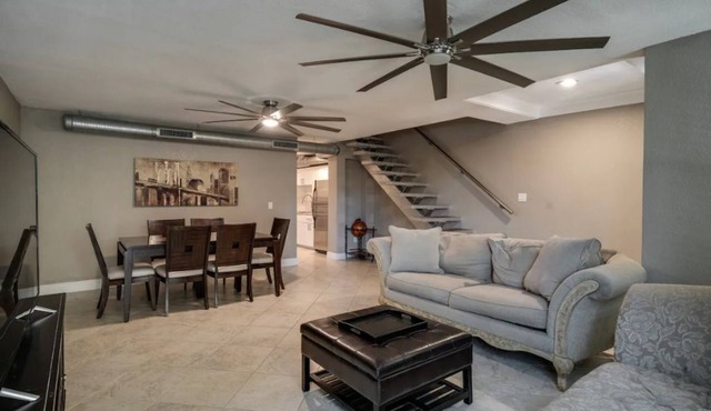 Bayshore Gardens Renovated Townhouse, walk to SOHO