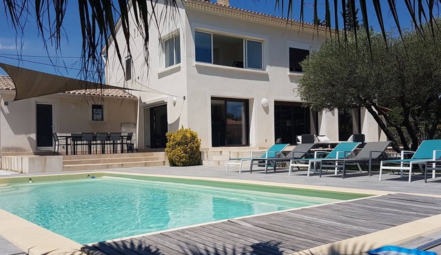 Beach House in the heart of the olive trees, close to the sea