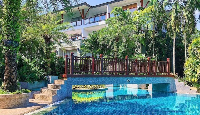 Beachfront 2br home with private jacuzzi pool on stunning Naithon beach 3
