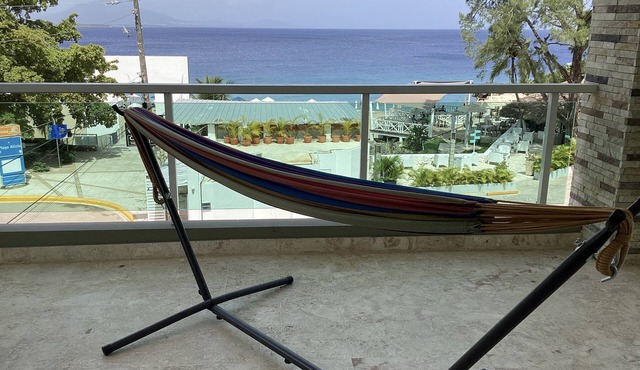 Beachfront Jr Penthouse *Amazing Views*1 min walk to Beach/Restaurants Elevator