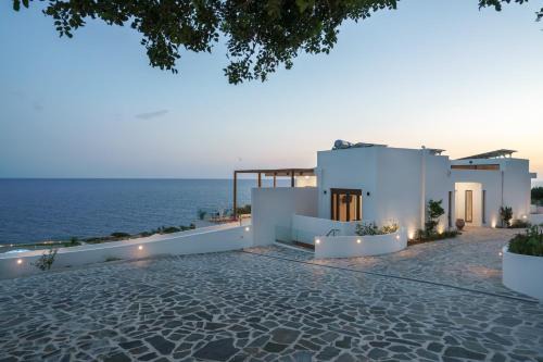 Beachfront Villa Atalandia with Heated Pools, Gym, BBQ & Office