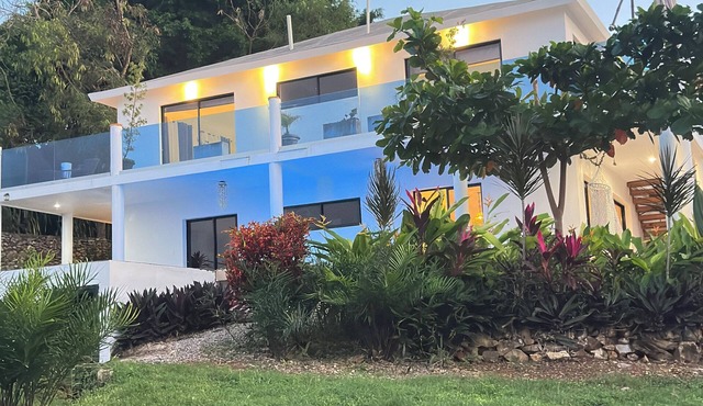 Beachfront villa in Samaná with private pool