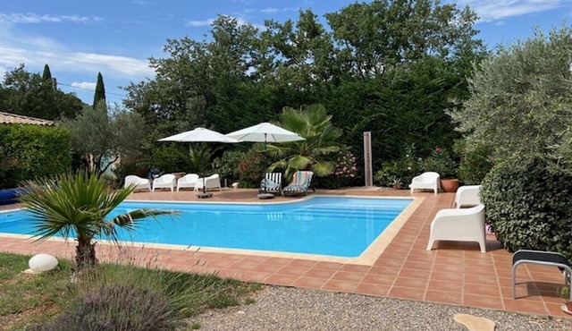 Beautiful 6 pers. villa with heated pool and airco in the heart of Provence