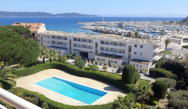 Beautiful apartment for 6 guests with A/C, pool, WIFI, TV and terrace