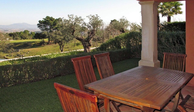 Beautiful apartment for 6 guests with WIFI, A/C, pool, TV, patio and pets allowed