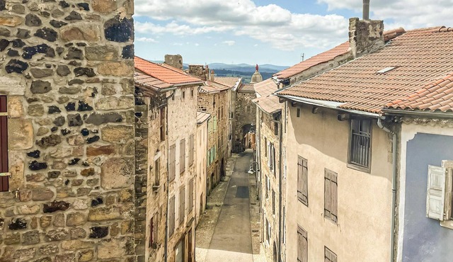 Beautiful apartment in Pradelles with WiFi