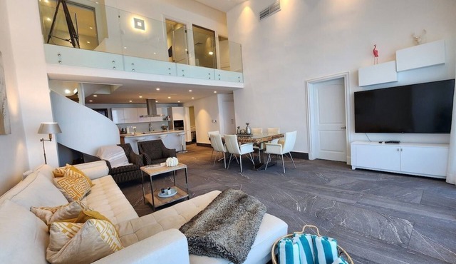 Beautiful Apt. w/Amazing View