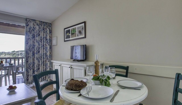 Beautiful apartment for 4 guests with WIFI, pool, TV and terrace