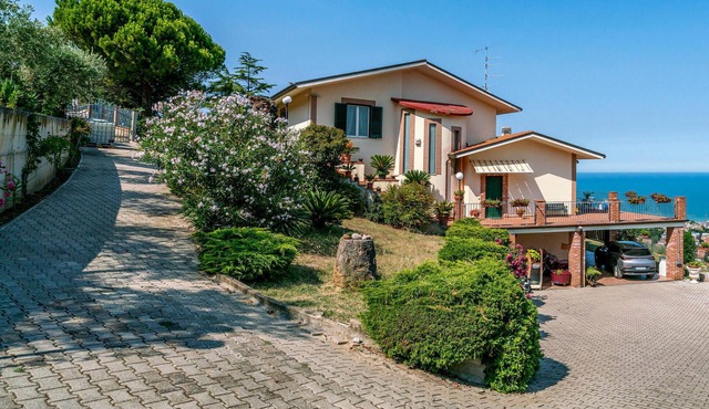 Beautiful home in Belsito with WiFi