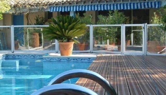 Beautiful Mas provençal large garden 2000 M2 wooded with swimming pool near sea and island