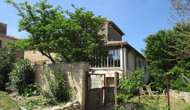 Beautiful old house overlooking the Mt Ventoux, CLOSE to Bédoin