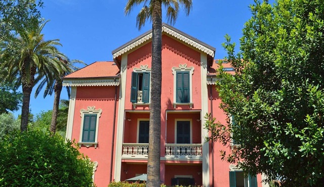 Beautiful portion of Villa in Art Nouveau,recently renovated 200mt from the sea
