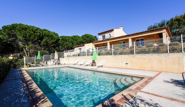 Beautiful private villa for 6 guests with A/C, WIFI, private pool, TV, terrace and pets allowed