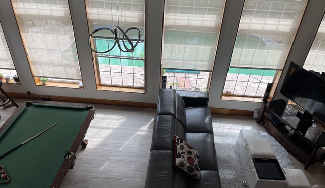 Beautiful S Tampa Home W/Heated Pool & Jacuzzi, Wi-Fi, Cable, DVD, pingpong,