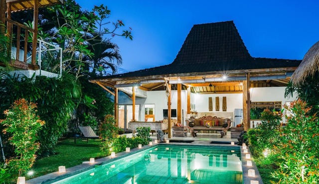 Beautiful Teak Joglo 4Bed Villa Oberoi/Seminyak