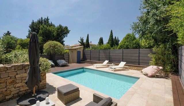 Beautiful villa with salt pool in Aix