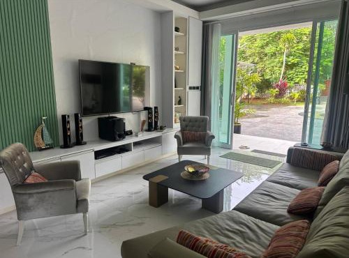 Beautiful villa between jungle, sea and mountain