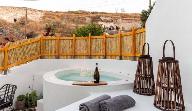 BH068 - C - Suite Santorini