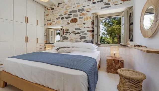 BH719 - C - Suite Naxos
