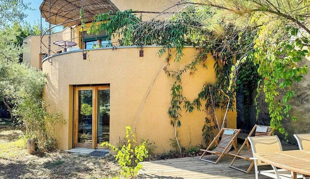 Bioclimatic architect's house in Cadenet