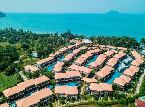 Blue Bay Resort - Access to Pool and Beach-Phuket & Krabi