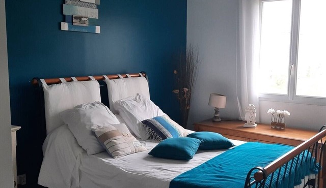 Bright Marine-Themed Room with Breakfast Included