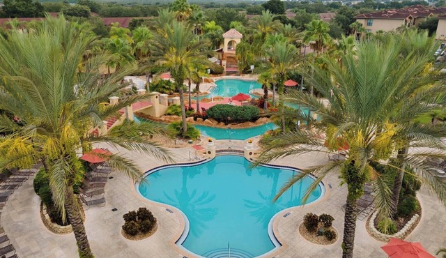 Bright townhouse w/lazy river & resort pool