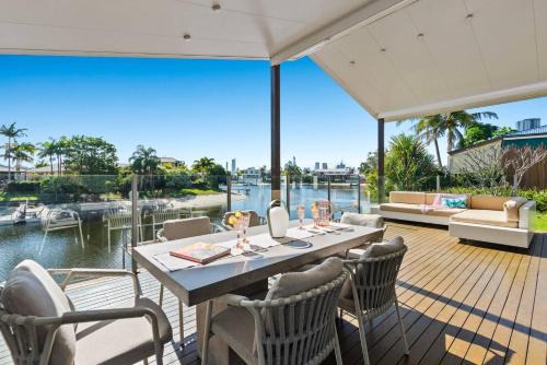 Canal Sanctuary - Waterside Living with Pool & Jetty