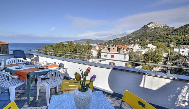 Casa Al Mare: A welcoming apartment situated in a quiet location, a few minutes from the town center, with Free WI-FI.