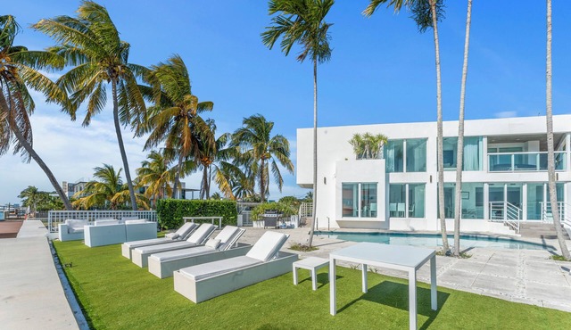 Casa Blanca Bayfront Villa – Miami