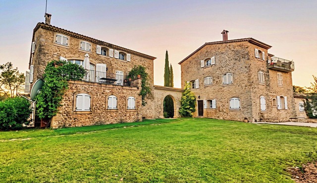 CASA-Bouchra luxueux apt dans château provençal