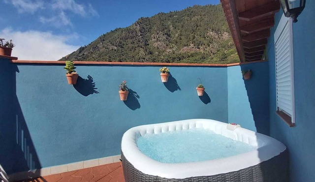 Casa La Resbala - Blue House with Jacuzzi
