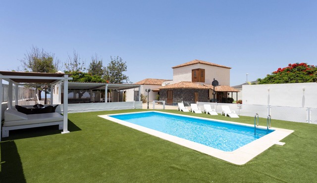 Casa La Rueda with pool