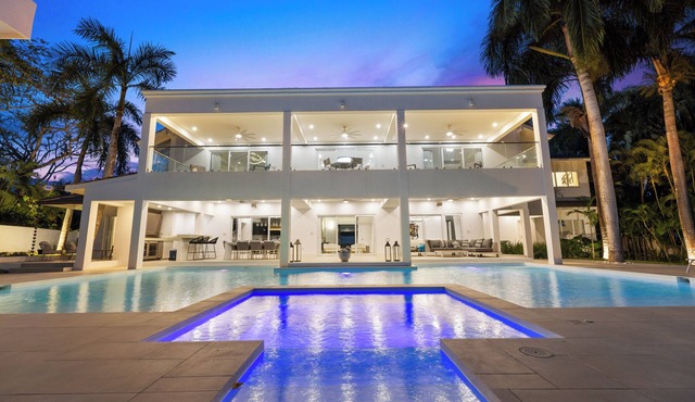 CASA OCHO/Cacique 8