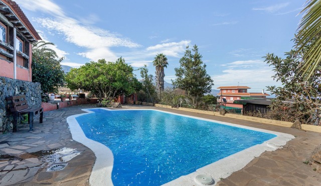 Casa Rural Suerteluna with Sea Views, Private Pool and Wi-Fi