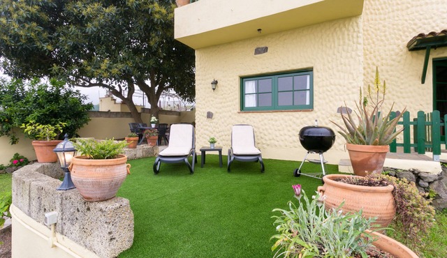 CASITA LAS UVAS SPECTACULAR RURAL FARMHOUSE WITH SEA VIEWS , SPA AND WIFI
