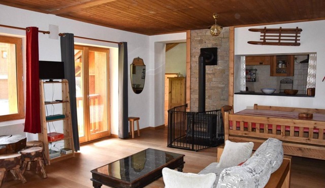 Chalet, 250m from resort center, fireplace or stove, tv, ski locker, 80m², Pralognan-la-Vanoise