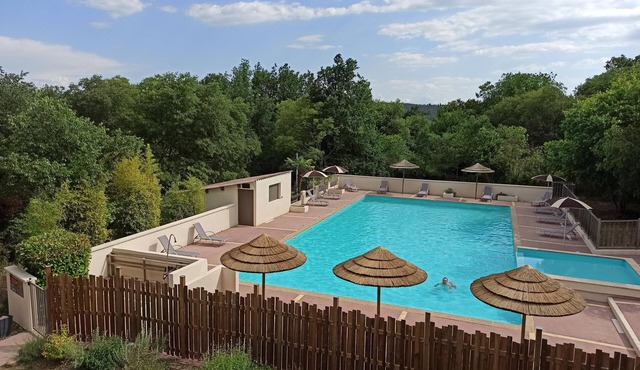 Chalet 7 La clé des champs, South Ardèche, quiet, ideal for couples, pool view