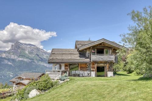 Chalet Carline