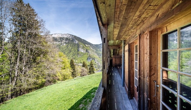Chalet 'Familial Chaleureux' with Mountain View, Shared Terrace and Wi-Fi