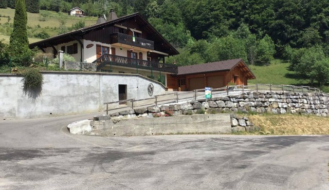 Chalet 'Gîte Chevenoz' with Mountain View, Private Terrace and Private Garden