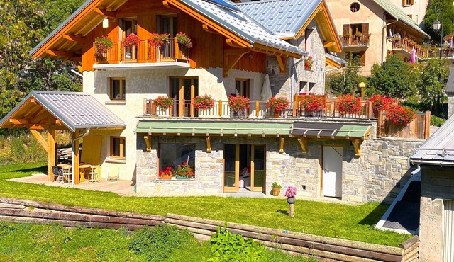 Chalet 'Lamartine' with Mountain View, Private Terrace and Wi-Fi