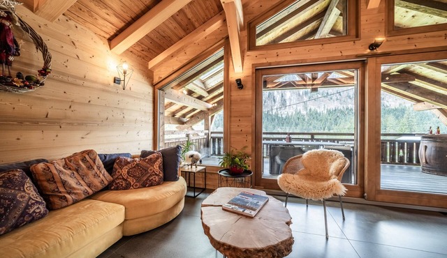 Chalet 'Le Ber Abbay' with Mountain View, Private Terrace and Wi-Fi