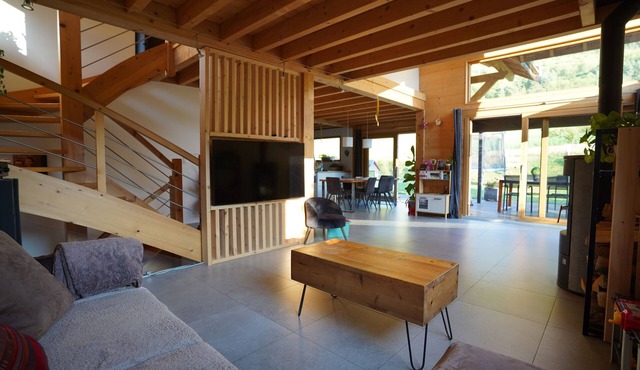 Chalet Lumineux Dans la Nature