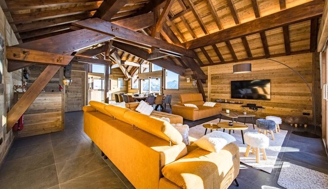 Chalet on the slopes with jacuzzi - up to 14 guests