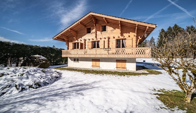 Chalet 'Phidel - 11 People' with Mountain Views, Private Terrace, and Wi-Fi